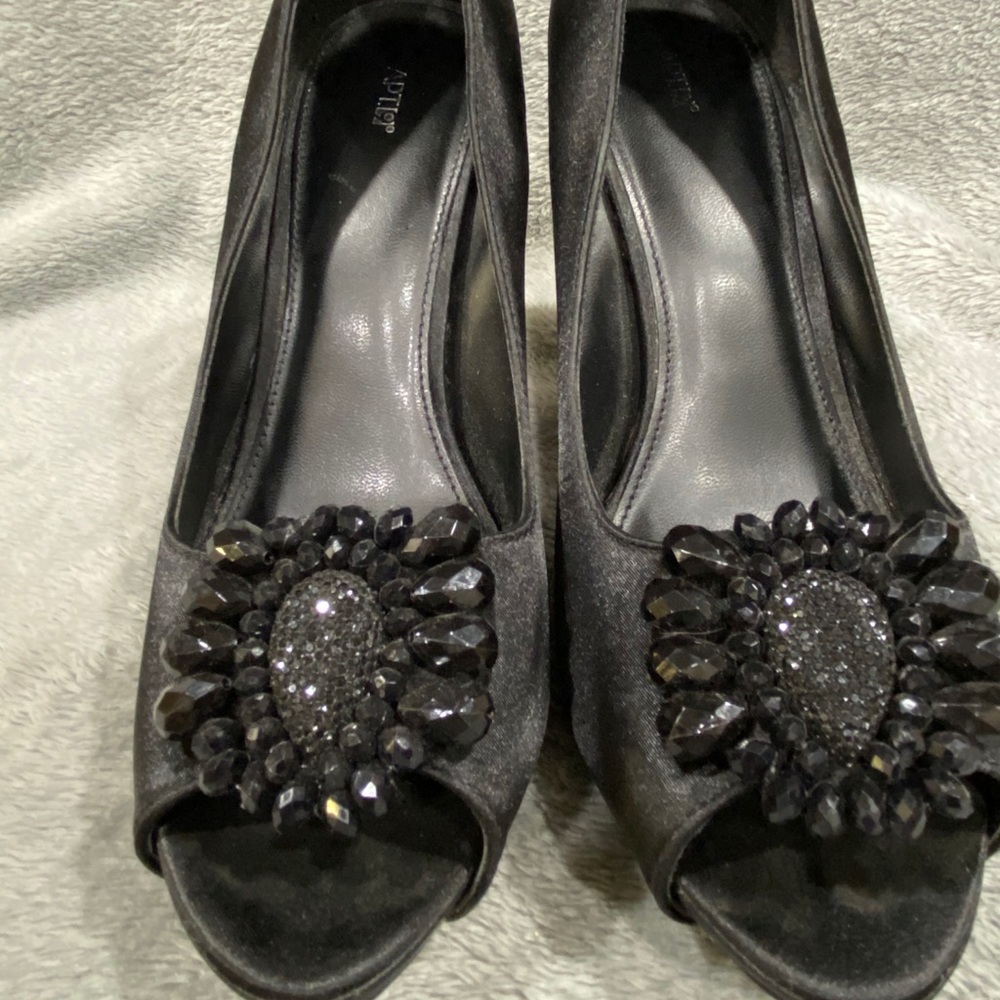 Apt. 9 Pumps 7.5